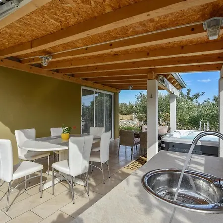 ヴィラ Lila ドゥルヴェニック・マリ